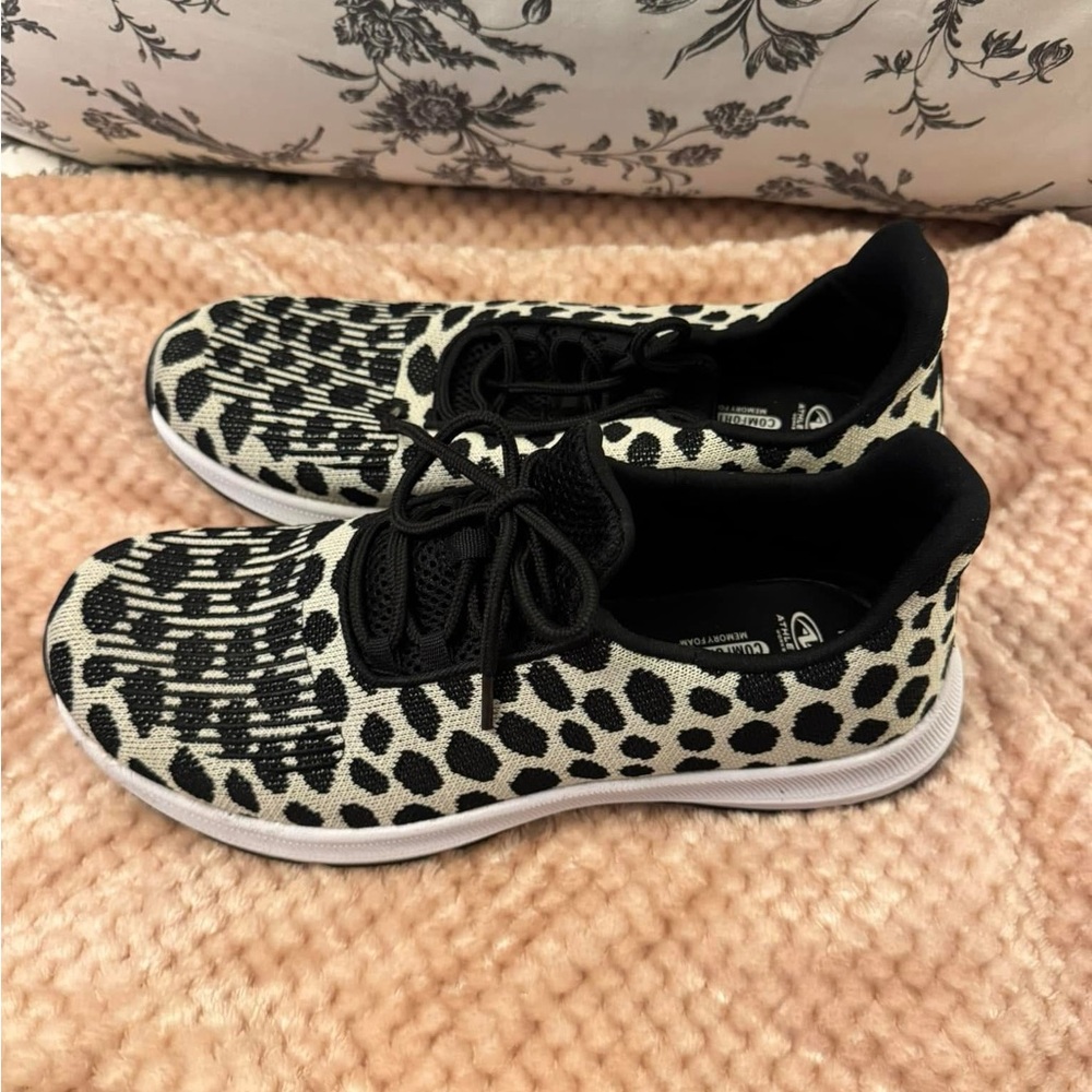Athletic Works Comfort Fit Women’s Size 11